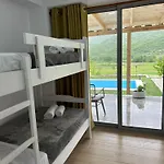 Xheni Fshat i Ri (Gjirokaster)