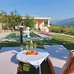 Villa Xheni Fshat i Ri (Gjirokaster)