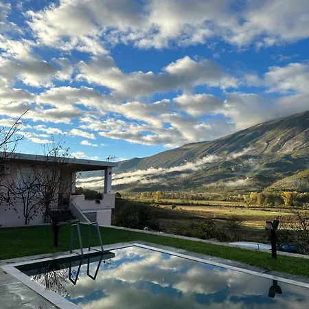 Xheni Villa Fshat i Ri (Gjirokaster)