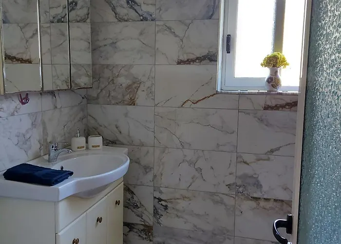 Villa Xheni Fshat i Ri (Gjirokaster)
