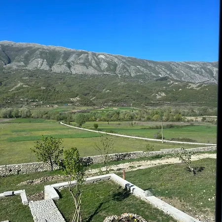 빌라 Xheni Fshat i Ri (Gjirokaster)