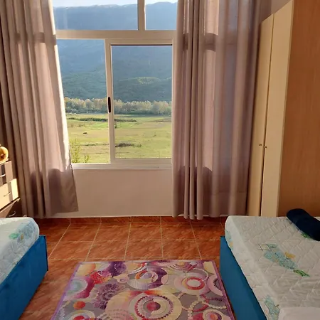 빌라 Xheni Fshat i Ri (Gjirokaster)