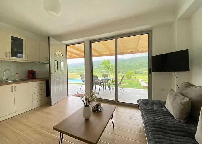 Xheni Fshat i Ri (Gjirokaster)